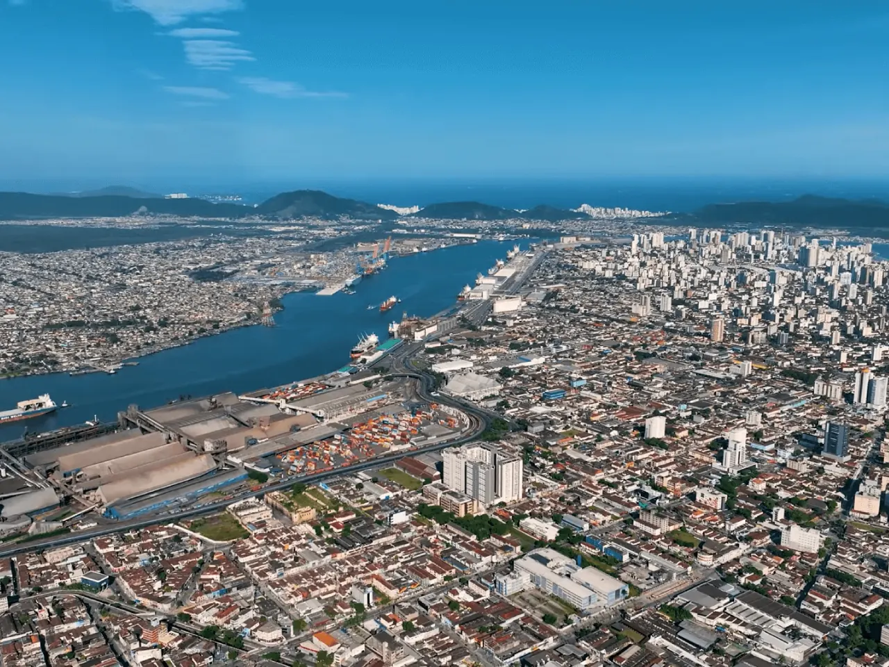 Vista aérea de Santos e do porto